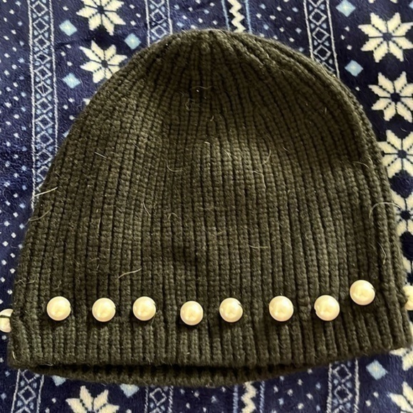 Banana Republic Women’s Black Winter Hat With Pearls Sewn On And One Size NWOT - Picture 1 of 3